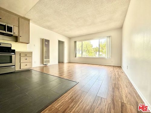 apt-8-127 Loma Vista St, El Segundo, CA, 90245-3672 | Card Image