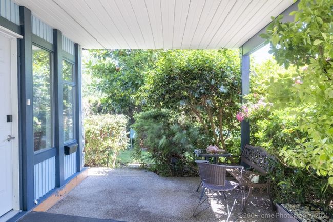 1071 Stevens Street, House other with 3 bedrooms, 2 bathrooms and 5 parking in White Rock BC | Image 3