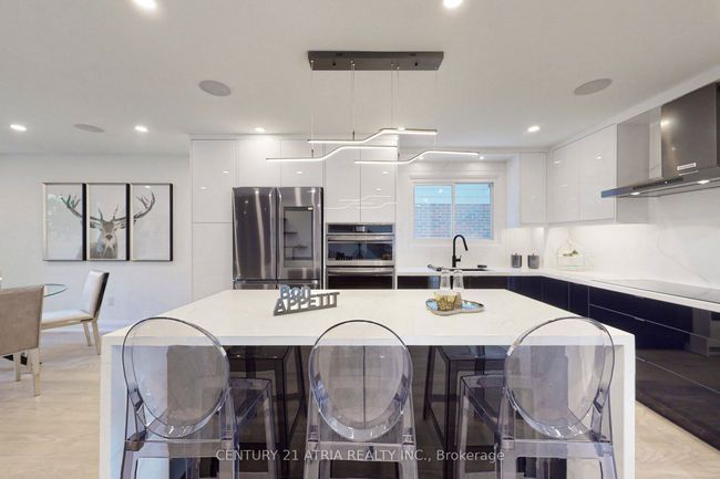 42 Coventry Crt, House other with 7 bedrooms, 5 bathrooms and 2 parking in Richmond Hill ON | Image 6