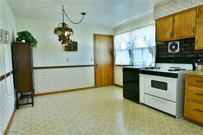 Kitchen featuring baseboards, wallpapered walls, and gas range gas stove | Image 19