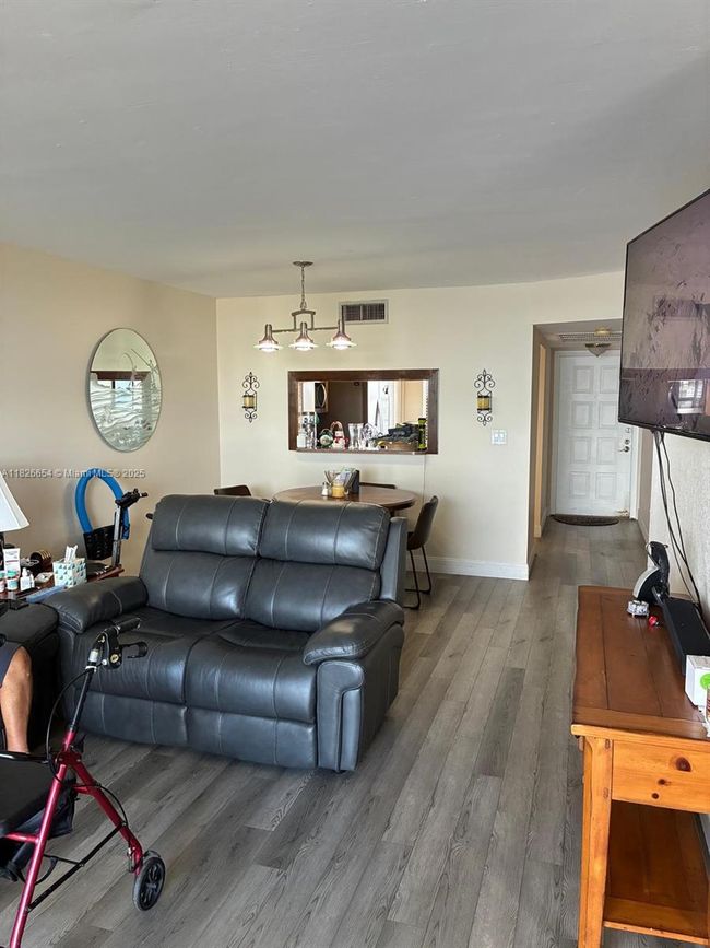 APT-504 - 1100 Colony Point Cir, Condo with 2 bedrooms, 2 bathrooms and null parking in Pembroke Pines FL | Image 8