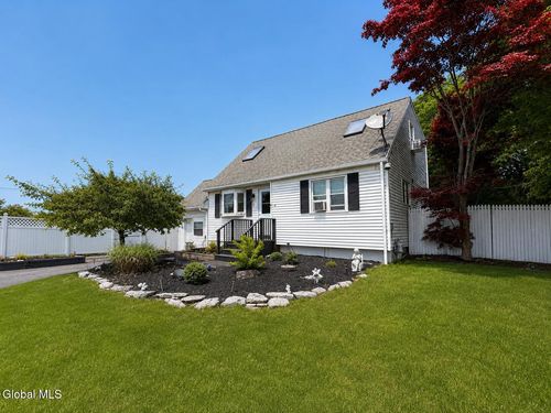 2 David Ct, Colonie, NY, 12205-5004 | Card Image