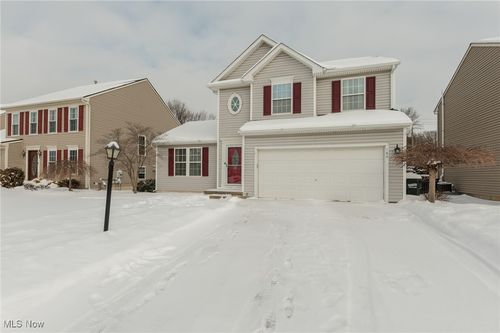 160 Stonepointe Dr, Berea, OH, 44017-1094 | Card Image