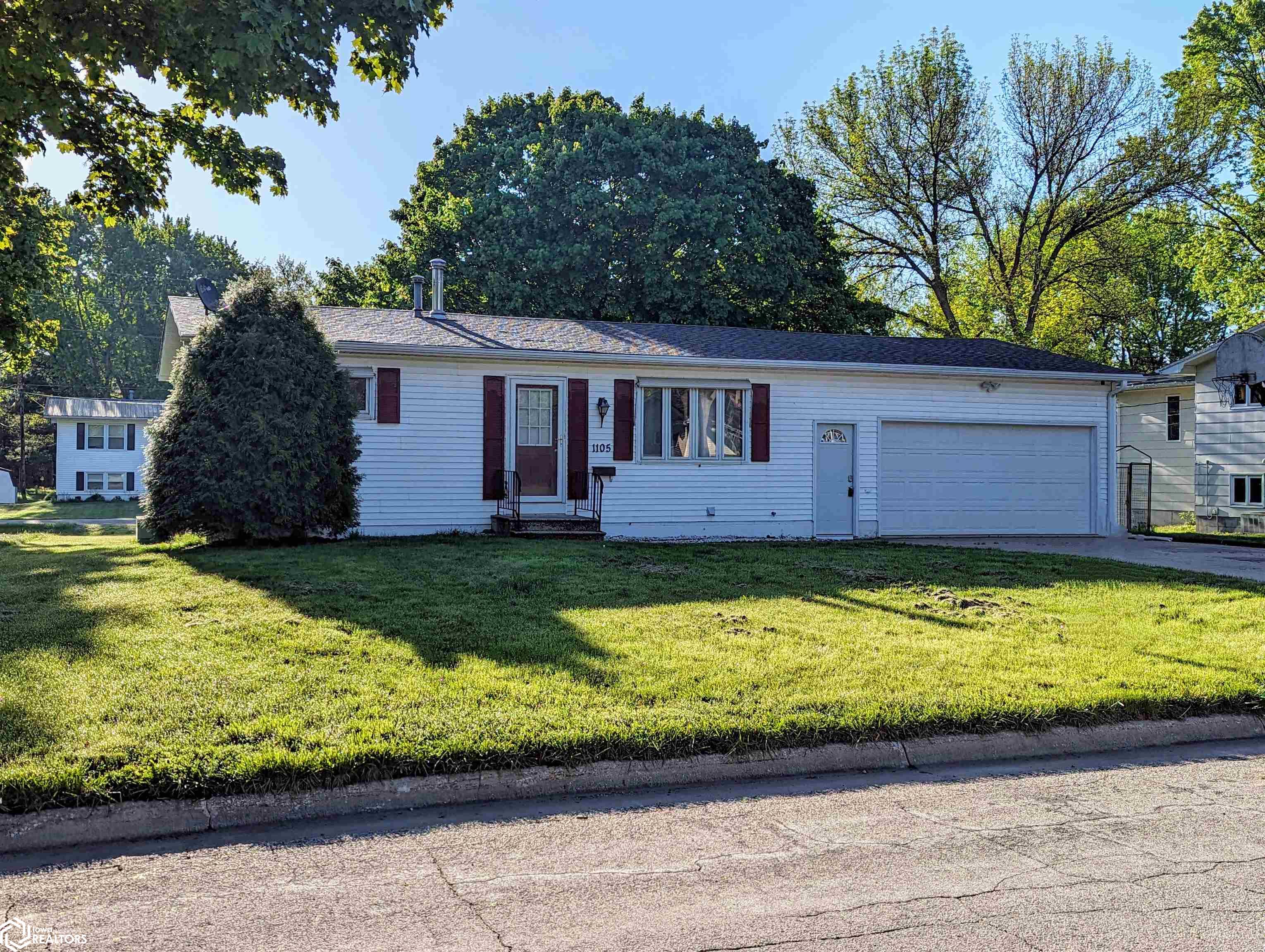 8th St, Humboldt, IA 50548