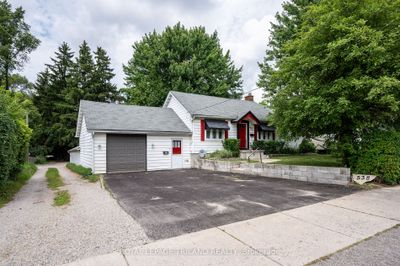 538 Chester St, Home with 3 bedrooms, 2 bathrooms and 11 parking in London ON | Image 1