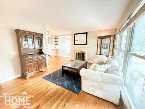 15654 Kirkshire Ave, Beverly Hills, MI, 48025-3352 | Card Image