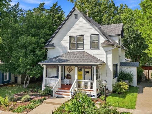 110 Groom St, Liberty, MO, 64068-2420 | Card Image
