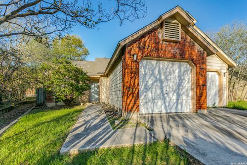 8915 Shadow Wood Ln, Converse, TX, 78109-2020 | Card Image