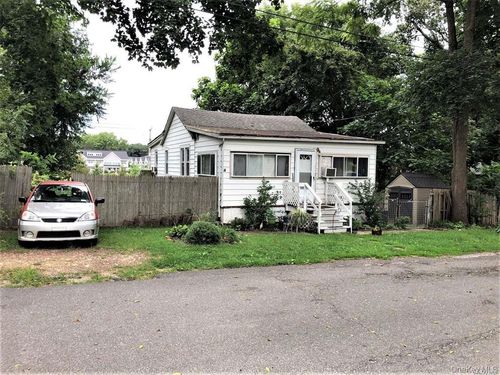 111 Wyona Ave, Selden, NY, 11784-3230 | Card Image