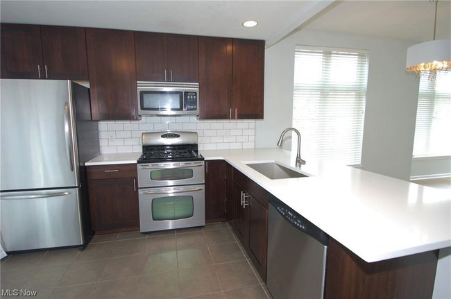 A7302 - 7302 Battery Park Blvd, Condo with 2 bedrooms, 2 bathrooms and null parking in Cleveland OH | Image 8