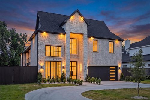 211 W 34th St, Houston, TX, 77018-7609 | Card Image