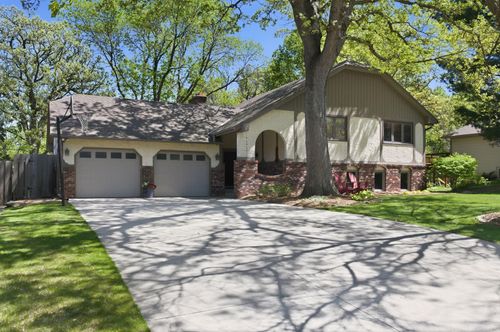 793 Torchwood Dr, New Brighton, MN, 55112-2559 | Card Image