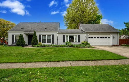 2839 Elmwood St, Cuyahoga Falls, OH, 44221-2327 | Card Image