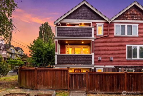 2024 W Bertona Street, Seattle, WA, 98199 | Card Image