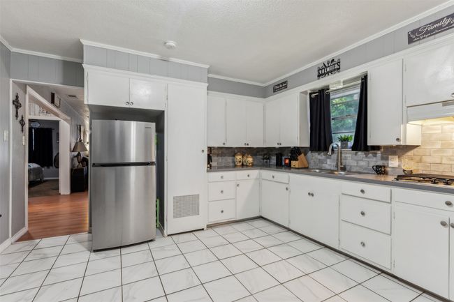 204 N Elm St, House other with 3 bedrooms, 2 bathrooms and null parking in Kemp TX | Image 11