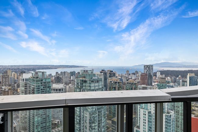 4004 - 1189 Melville Street, Condo with 2 bedrooms, 2 bathrooms and 2 parking in Vancouver BC | Image 35