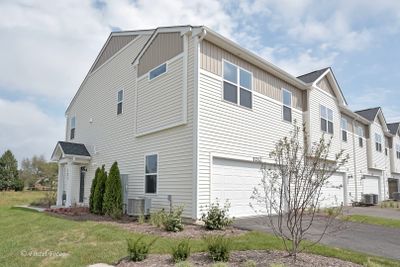 121 Kingsport Drive, Townhouse with 2 bedrooms, 2 bathrooms and 2 parking in South Elgin IL | Image 1