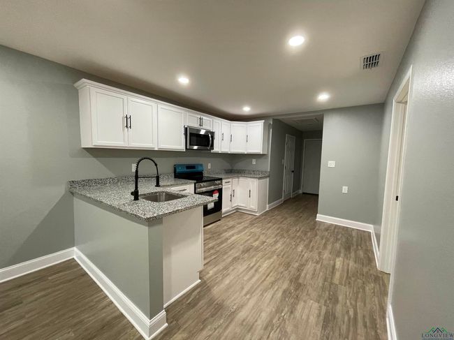 220 E Myrle Ave, House other with 3 bedrooms, 2 bathrooms and null parking in Longview TX | Image 9