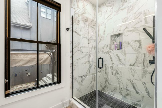 primary shower | Image 10