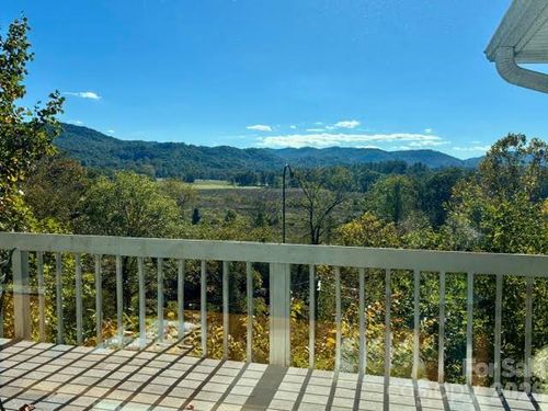 1870 Riverview Ct, Hendersonville, NC, 28739-8833 | Card Image