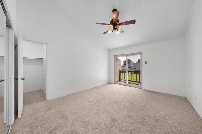 Same room without virtual staging. | Image 14