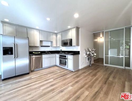 222-11645 Montana Ave, Santa Monica, CA, 90403-1106 | Card Image