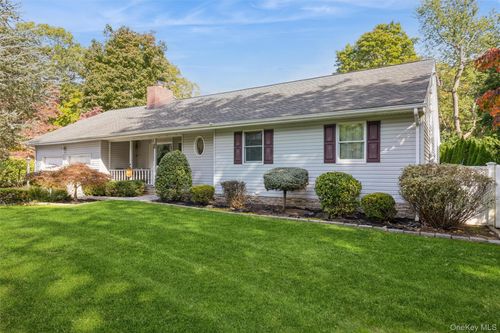 26 Iroquois Ave, Centerport, NY, 11721-1404 | Card Image