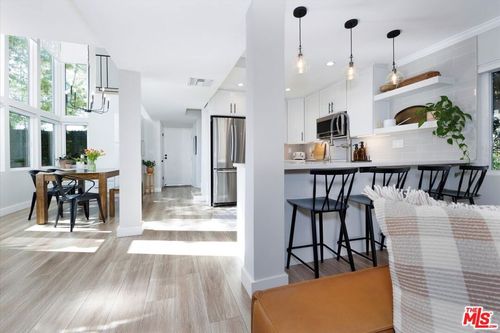 71-23351 Park Sorrento, Calabasas, CA, 91302 | Card Image