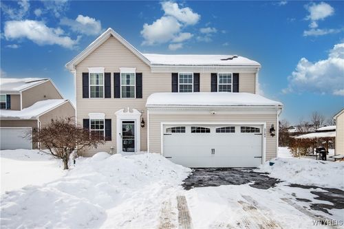 5784 Willow Creek Ln, Sanborn, NY, 14132-9505 | Card Image