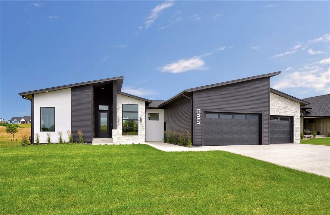Hamilton Rd, Waukee, IA 50263
