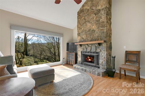 150 Racquet Club Villas Dr, Sapphire, NC, 28774-6731 | Card Image