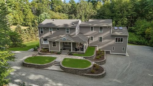 37 Dye Hill Rd, Hope Valley, RI, 02832-1223 | Card Image