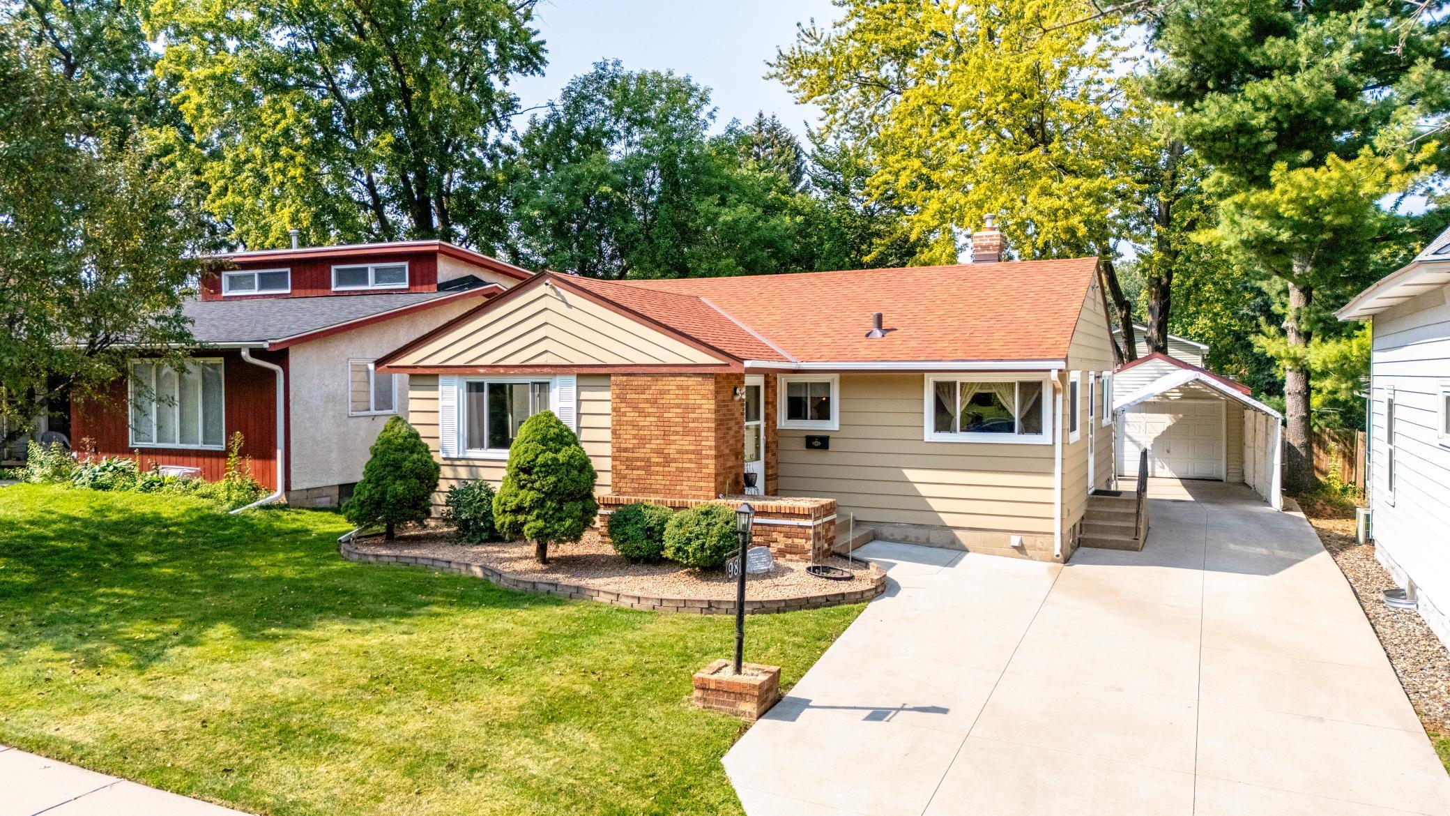Bellows St, Saint Paul, MN 55118
