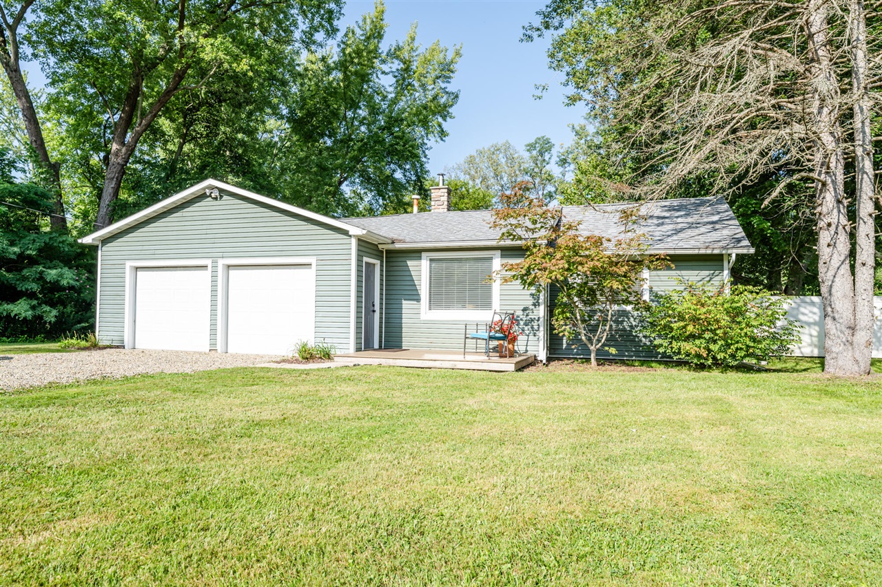 Flynn Rd, Sawyer, MI 49125