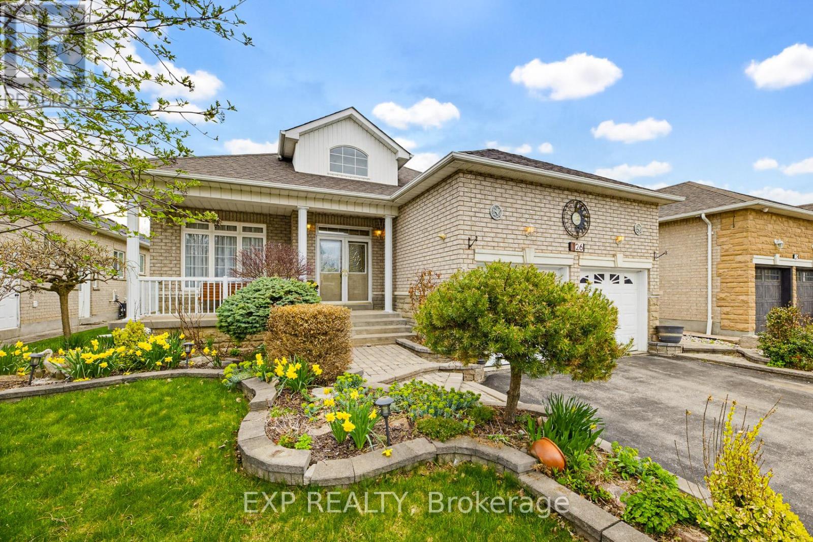 Residential in Richmond Hill (Oak Ridges) 2