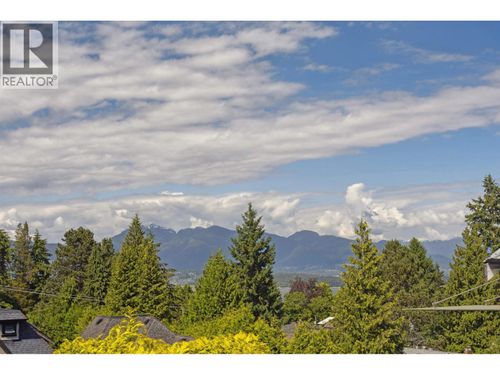 4190 W 11th Ave, Vancouver, BC, V6R2L6 | Card Image