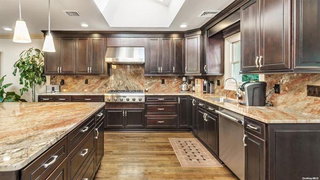 9 Holly Ln, House other with 4 bedrooms, 3 bathrooms and null parking in Plainview NY | Image 8