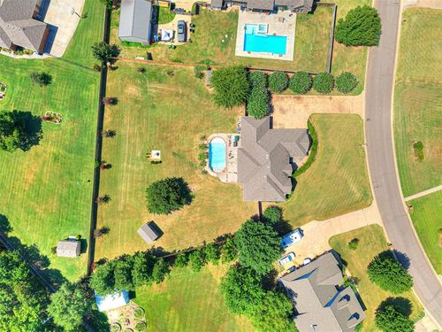 680 Silver Tree Dr, Choctaw, OK, 73020-7187 | Card Image