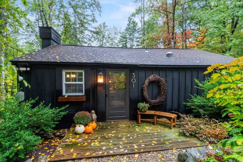 301 Greenfield Rd, Bennington, NH, 03442-4004 | Card Image