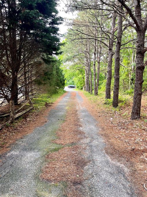 1818 County Road 39, Southampton, NY, 11968-5256 | Card Image