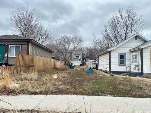 129 M Avenue S, Saskatoon, SK, S7M2K1 | Card Image