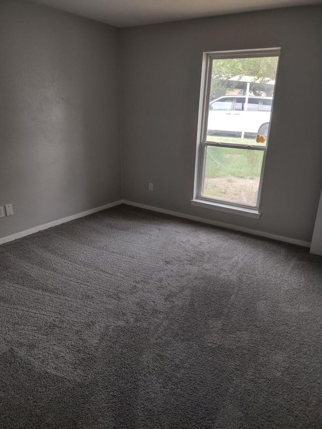 Empty room with carpet flooring and baseboards | Image 10