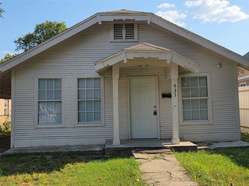 531 W Spurgeon St, Fort Worth, TX, 76115-2532 | Card Image