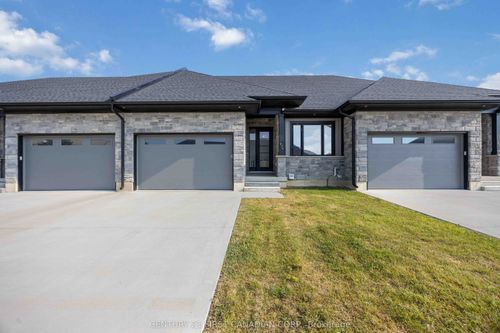 479 Kip Lane, Wyoming, ON, N0N1T0 | Card Image