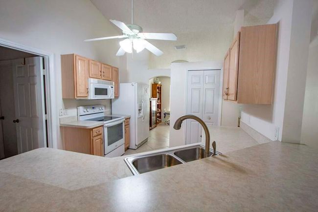 1019 Se Euclid Ln, House other with 3 bedrooms, 2 bathrooms and null parking in Port St Lucie FL | Image 13