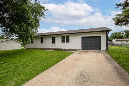 104 Edgewood Dr, Hallsville, MO, 65255-9403 | Card Image