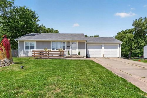 8216 Sterling Ave, Raytown, MO, 64138-2646 | Card Image