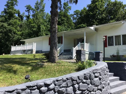 a-10 Fenwood Dr, Pawling, NY, 12564-3231 | Card Image