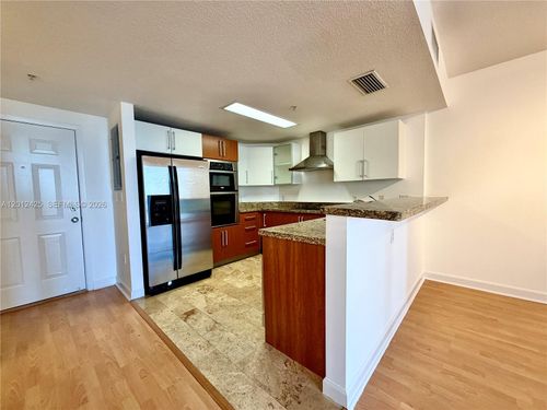 2906-170 Se 14th St, Miami, FL, 33131-3334 | Card Image