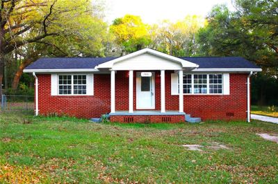 View of front of property with a front lawn | Image 1